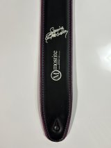 アウトレットコーナーにてセミーモズレーストラップ数量限定で販売しています。