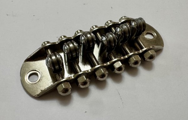 画像2: Mosrite純正中古部品モズライト12弦ギター用 ブリッヂ（ORG) (2)