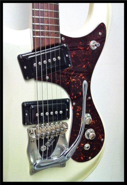 画像1: Mosrite'65model パールホワイト　新品アウトレット (1)